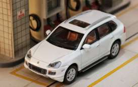 Porsche  - Cayenee white - 1:64 - Street Weapon - STW246 - STW246 | The Diecast Company