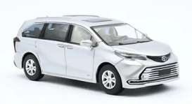 Toyota  - Sienna 2023 silver - 1:64 - Massdi - TYT1802 - MAS-TYT1802 | The Diecast Company