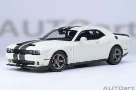 Dodge  - Challenger SRT white - 1:18 - AutoArt - 71766 - autoart71766 | The Diecast Company
