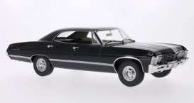 Chevrolet  - Impala 1967 black - 1:18 - MCG - 1013686 - MCG181006 | The Diecast Company