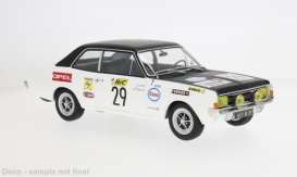 Opel  - Commodore A 1971 white/black - 1:18 - MCG - 275074 - MCG18562 | The Diecast Company