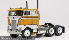 Peterbilt  - 352 Pacemaker 1979 orange/white - 1:43 - IXO Models - 1009779 - ixotr247 | The Diecast Company