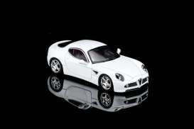 Alfa Romeo  - 8C Competizione 2008 white - 1:64 - Motorhelix - M69052 - MH69052 | The Diecast Company