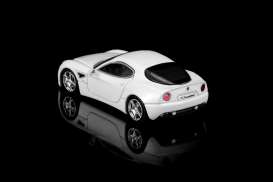 Alfa Romeo  - 8C Competizione 2008 white - 1:64 - Motorhelix - M69052 - MH69052 | The Diecast Company