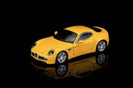 Alfa Romeo  - 8C Competizione 2008 yellow - 1:64 - Motorhelix - M69054 - MH69054 | The Diecast Company