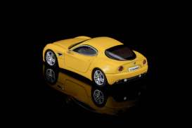 Alfa Romeo  - 8C Competizione 2008 yellow - 1:64 - Motorhelix - M69054 - MH69054 | The Diecast Company