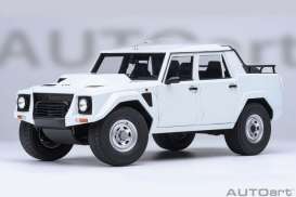 Lamborghini  - LM002 white - 1:18 - AutoArt - 74549 - autoart74549 | The Diecast Company
