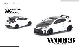 Toyota  - Yaris white - 1:64 - WORKS - W640010 - W64-0010 | The Diecast Company